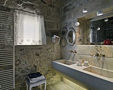 bagno rivestito in pietra